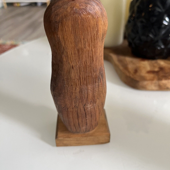 Beautiful Owl Wood Carved Sculpture Glass Eyes Tree Stump Metal Feet Signed - Picture 4 of 7